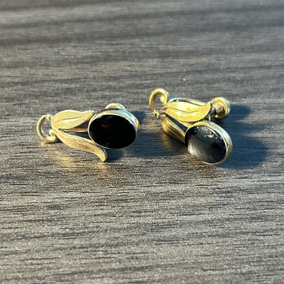 Van Dell 12 kt Gold Filled screw back vintage earrings - Picture 1 of 11